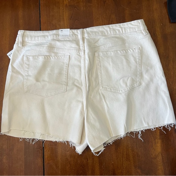 Brand new women’s shorts - Picture 2 of 2